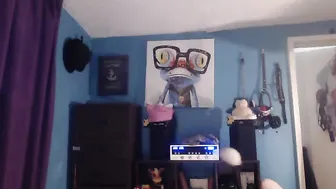 ancored  Rubs her clit in pvt show