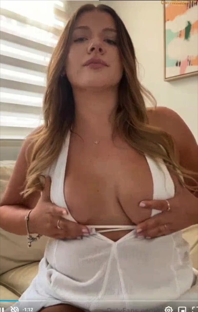 Milli (millie333x) play with her beautiful Tits