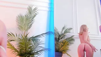 Cassie_palmer - the girl caresses herself show 4