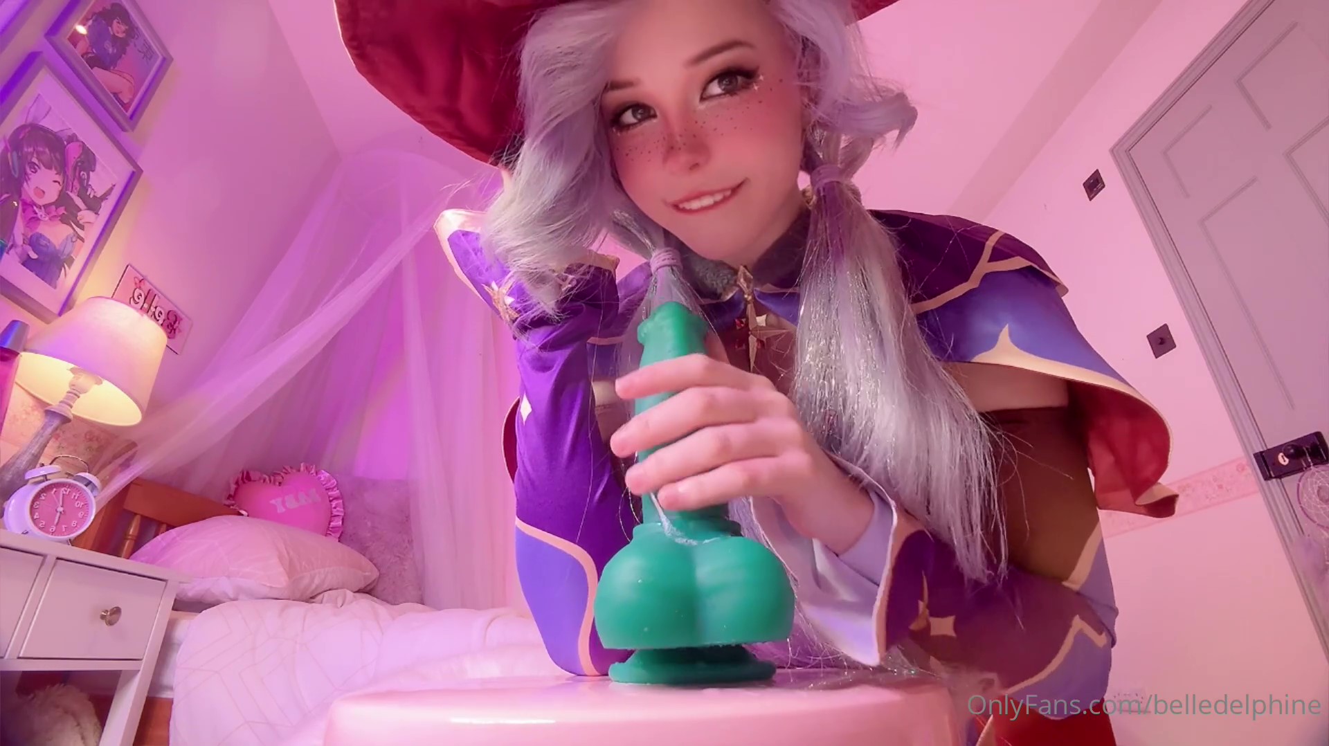 Belle Delphine dildo fuck & cosplay Mona