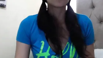 sarah_sky18  virgin pussy show