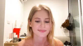 Laraineprada chaturbate teasing her tits 2026