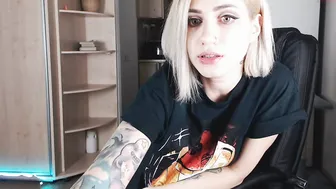 your_little_alien  has a plenty of sexuality experience