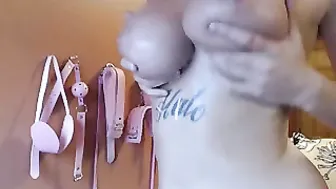 truehalo Turns her ass in front of the camera