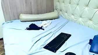 inessafox Skinny slut plays with sex toys