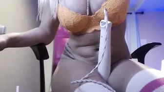 AshlynnStorm masturbating with a tampon in pussy