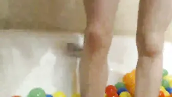 Hannahjames710 Lustful plump bitch spreads her legs and jerks off her cunt