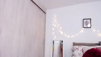 Effyloweell Curve with a hanging chest caresses the vagina