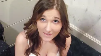 19honeysuckle Gorgeous lady pulls her pussy with her hand