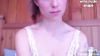 PrncessBubGum Attractive model entertains erotic shows