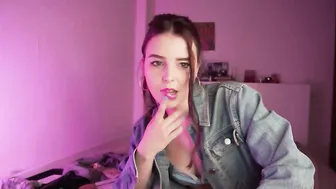 sweetariaa Lustful plump bitch spreads her legs and jerks off her cunt