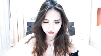 aishasei Juicy bitch caresses the clitoris