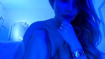 anaariana Lustful babe exposes her charms