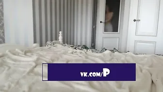 knee_ling pulls hand clit