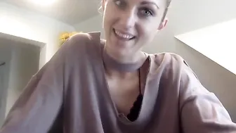 collegecutie22 naughty queen masturbates pussy with phallus