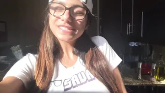 Mia Khalifa incredible bitch shows off her delicious ass.