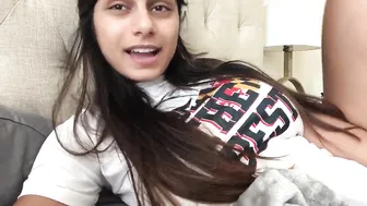 Mia Khalifa obstinate queen jerking pussy