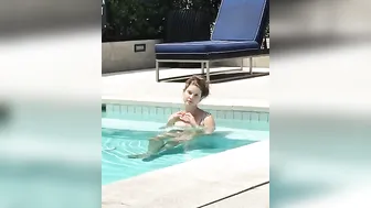 Amanda Cerny flirty chick shows vagina