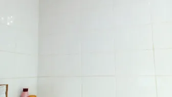 ASassyCassie showed juicy buns