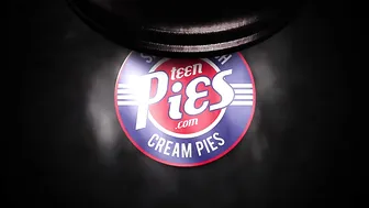 Kali Roses mature blonde masturbating vagina