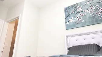 ZoeyTaylorXo luxurious slut masturbates with sex toy cap