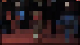 Fitness-Maus put on display his chest