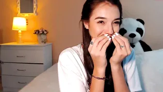 scarlett_baker busty girl pulls shaved pussy