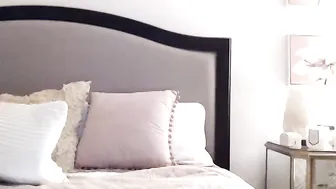 HallieHarper playing with her pussy