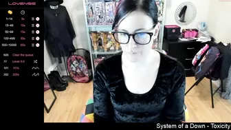 gennyrock sexy chick demonstrates beautiful body