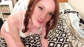 Redvelvette housewalker reveals her delicious body