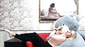 rosemaryhuge bitch jerking off dildo