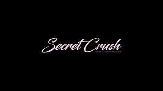 SРµСЃrРµtРЎrush gorgeous chick caresses shaved cunt