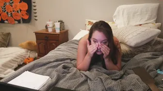 sophie_fennec  young female fingering hairy cunt