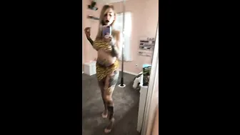 Princesspineapple69 manyvids petite babe gently masturbates cunt