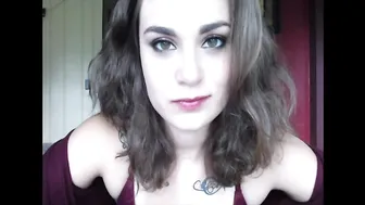 Nina Crowne manyvids beauty caresses her tits and pussy