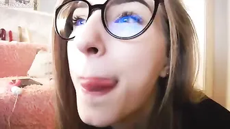 xxAlice2 manyvids busty slut fucking vagina with phallus