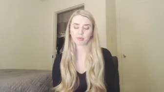 junglefever69x  manyvids busty babe massages pussy