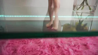 Alexa Pearl manyvids graceful slut fucks handle from the pan