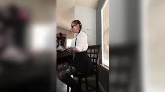 Princesspineapple69 manyvids girl with tight booty undresses completely