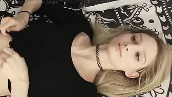 Lyra Fae manyvids milf with tattoos jerks off her cunt