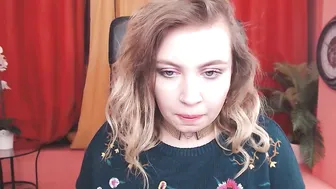 l0lasexbaby charming slut hammering herself on the couch