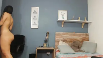 ms_sapphire imposing mare jerks off both holes