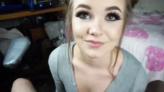 MissBanana gorgeous queen jerking pussy on the street