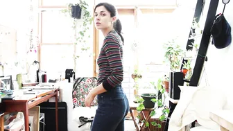 Cyncyncyn All Tied Up in the Kitchen