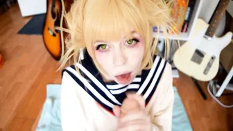 Bat Maisie cums from masturbation in front of the camera