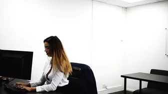 sashaswan  Hot brunette