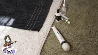 Emma Choice  pulls pussy to orgasm