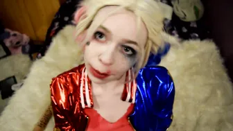 Bat Maisie  tempting chick fingering pussy