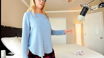 jessryan seductive babe fucks both holes