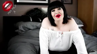 miamilf hornygilf onlyfans gilf mia pays her grandsons friend for sexual favours